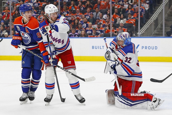 Jonathan Quick bere každý zápas s New York Rangers vážněji
